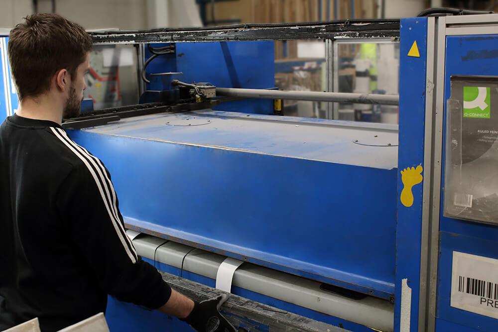 Die Cutting Machine Cutting Black Non Slip Tape Press Down