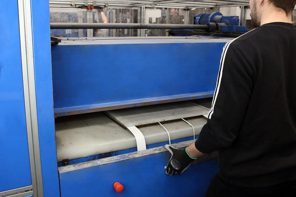 Die Cutting Machine Cutting Black Non Slip Tape into Rectangles