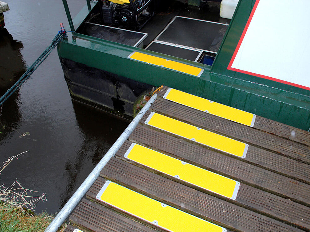 Anti-Slip Plates for Last Minute Slip Protection